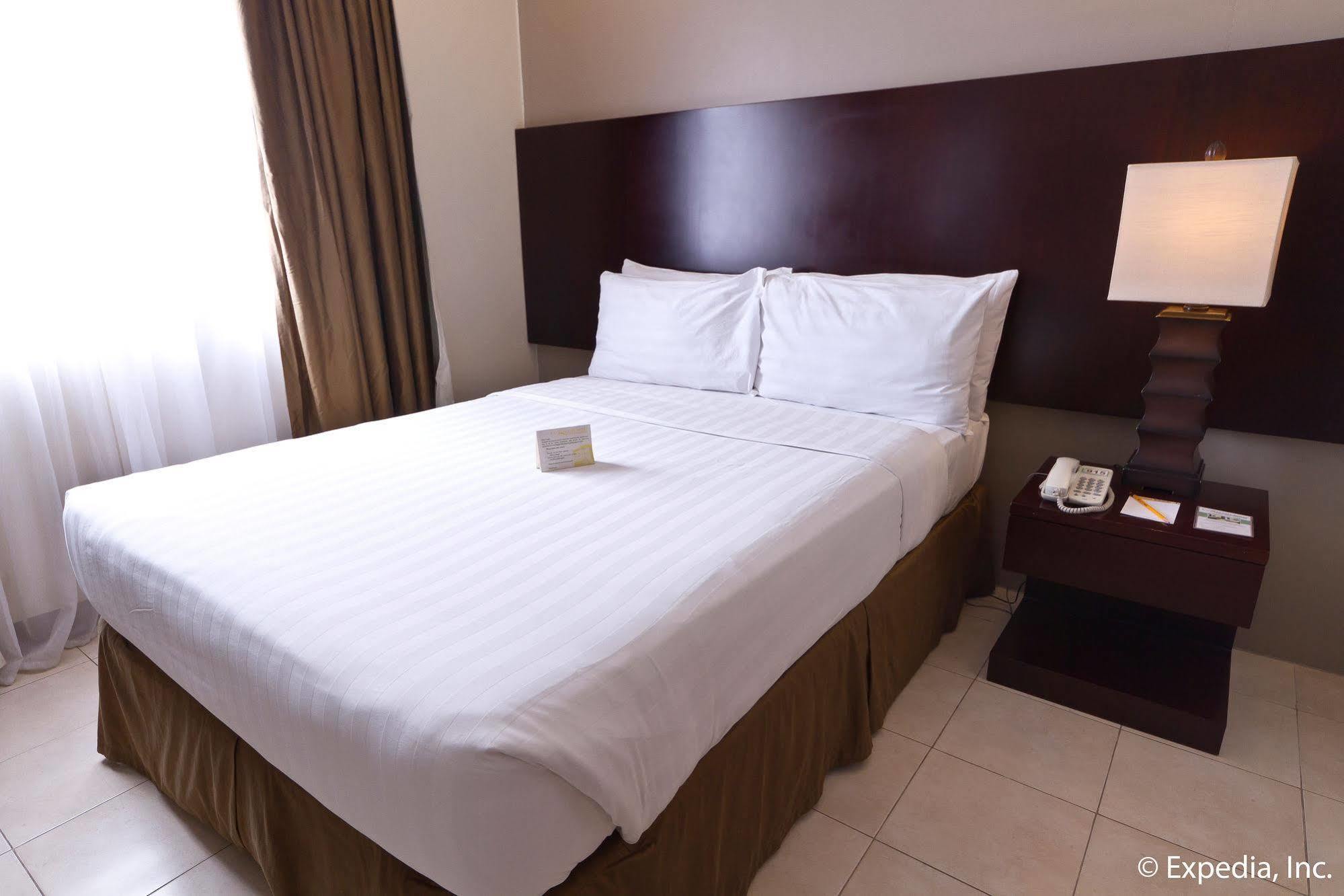 Alpa City Suites Hotel Cebu Stadt Exterior foto